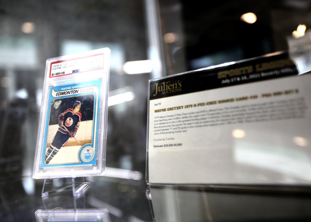 A view of a Wayne Gretzky card 