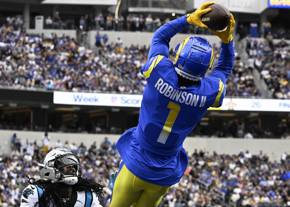 Allen Robinson II #1 of the Los Angeles Rams catches a touchdown pass.