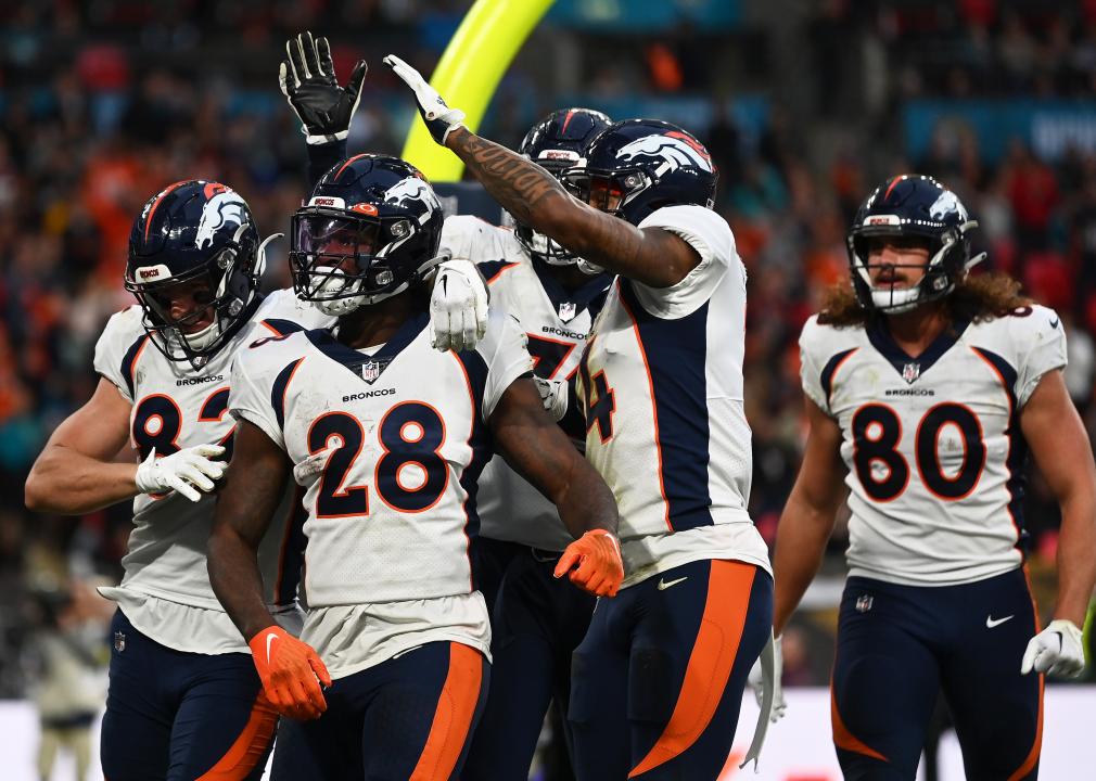 Latavius Murray #28 of the Denver Broncos celebrates with teammates after scoring a touchdown.