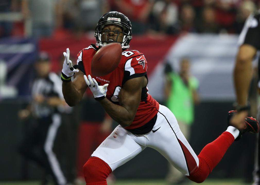 Roddy White #84 of the Atlanta Falcons catches a second quarter touchdown pass.