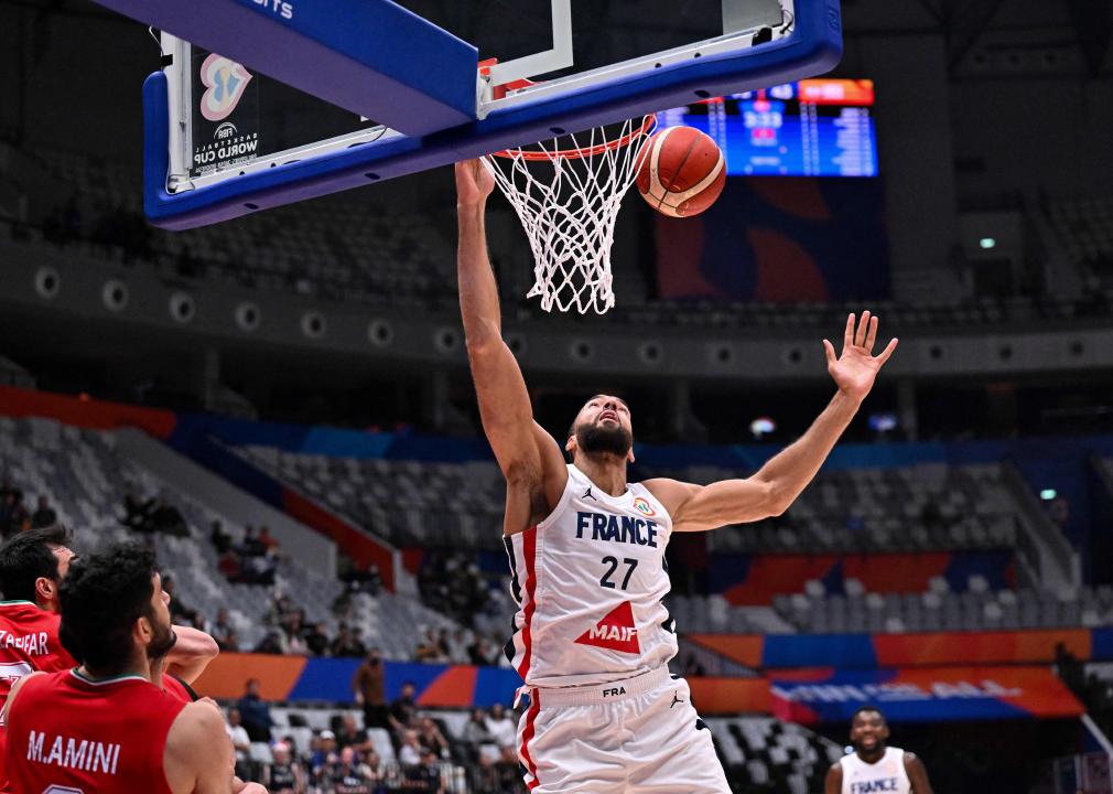 France's Rudy Gobert scores as Iran's Mohammad Amini and Navid Rezaeifar look on.