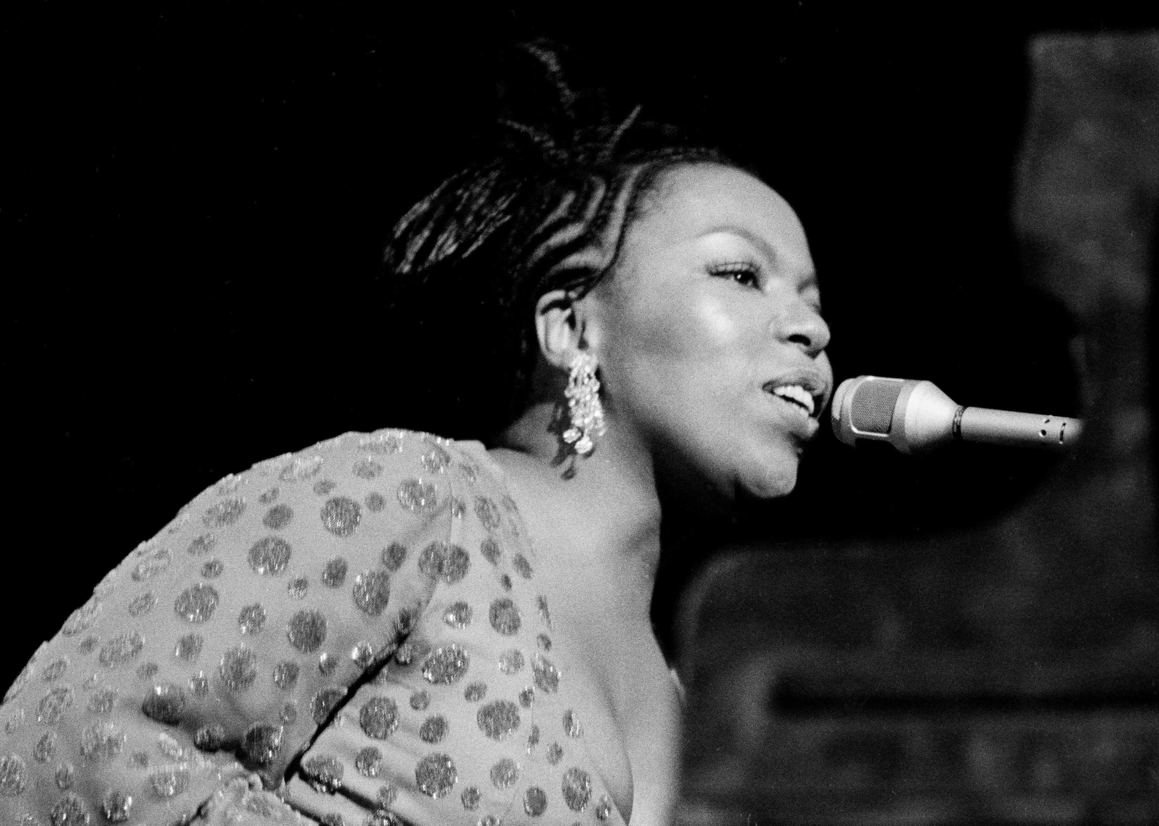 Roberta Flack performs on stage at Ronnie Scott