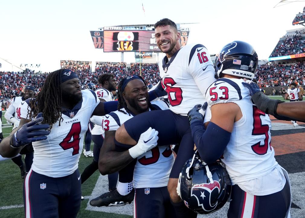 Matt Ammendola of the Houston Texans celebrates with teammates after beating the Cincinnati Bengals.