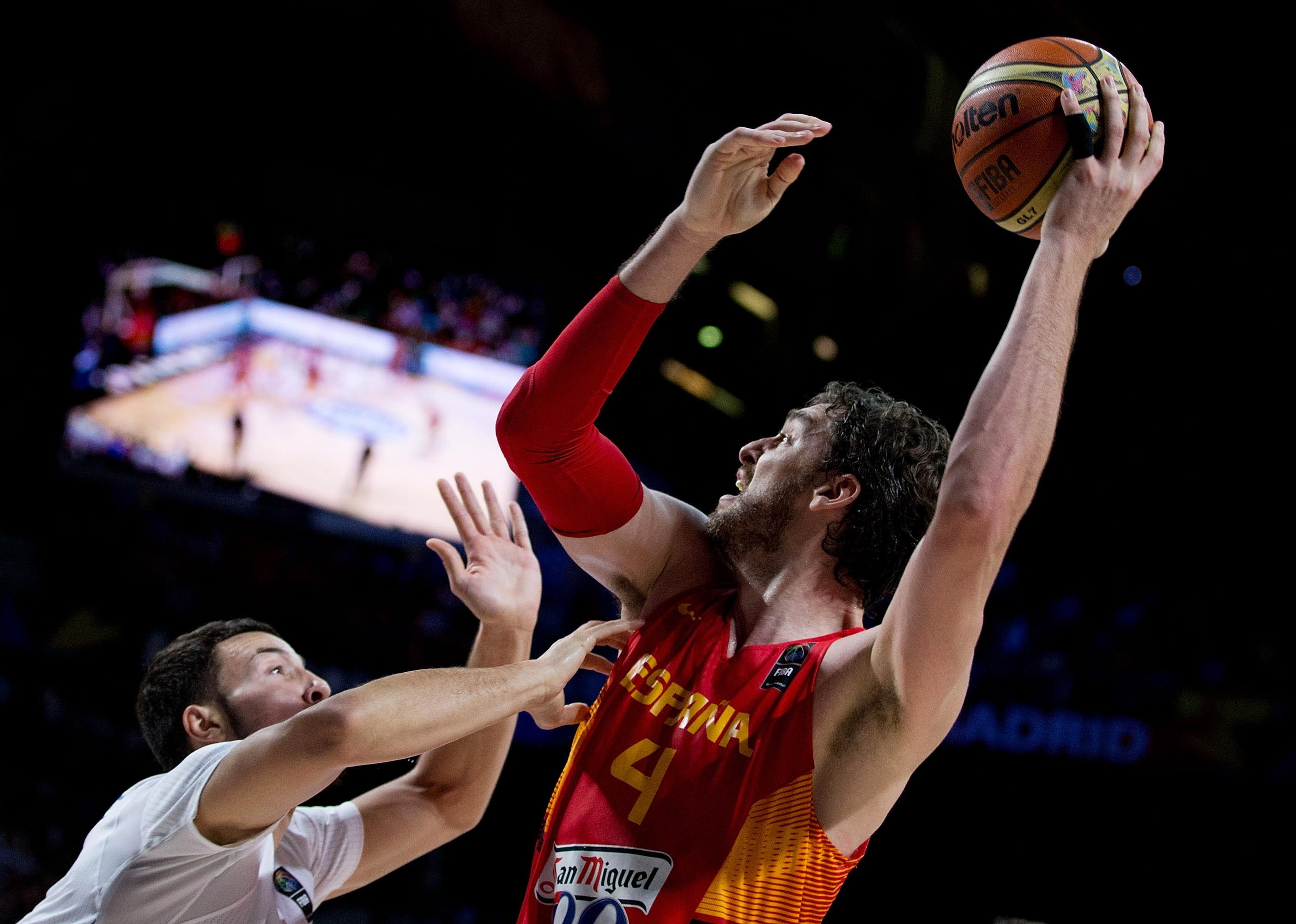 Pau Gasol shoots against Joffrey Lauvergne of France during the 2014 FIBA World Basketball Championship.
