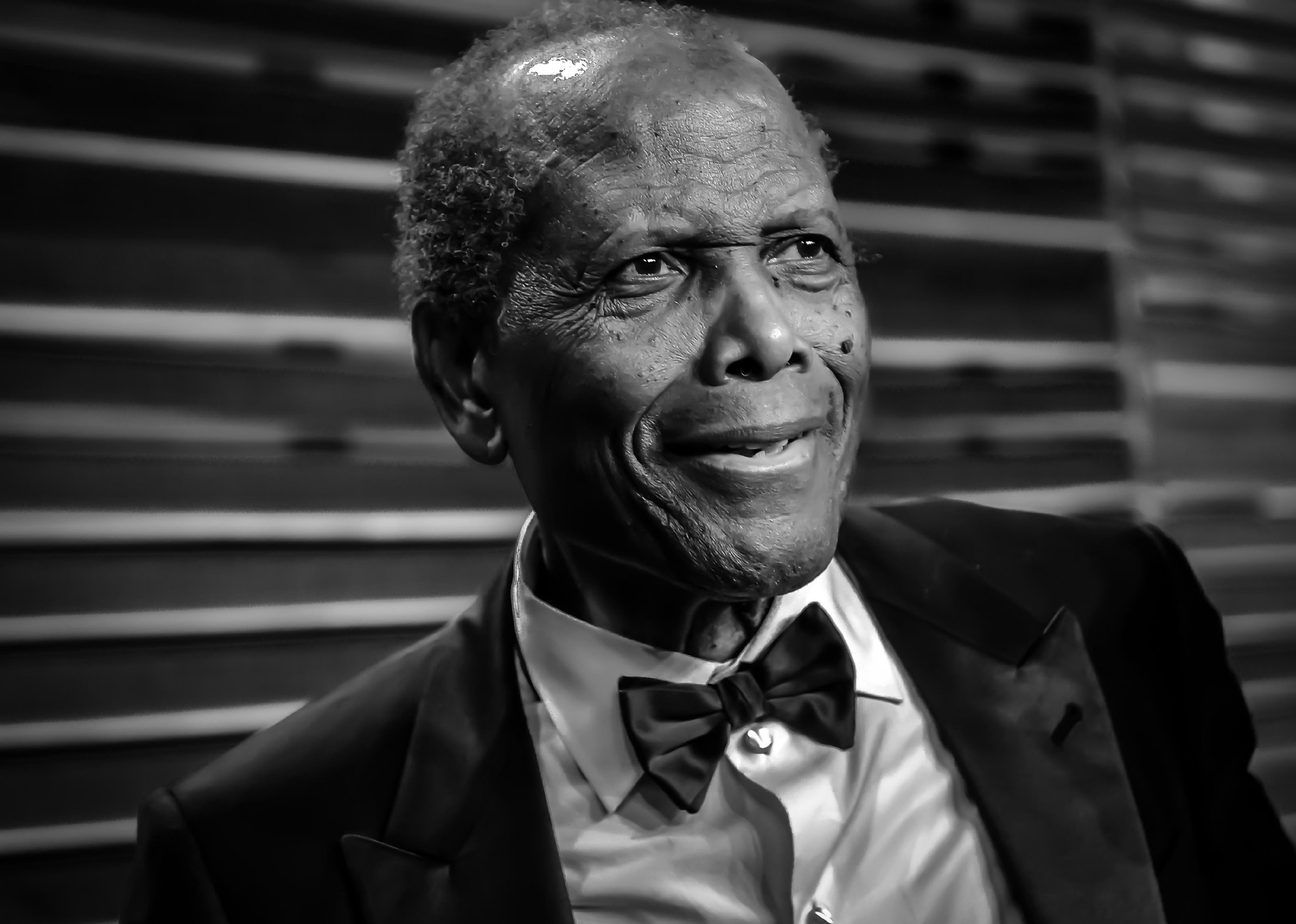  Sidney Poitier attends the 2014 Vanity Fair Oscar Party.