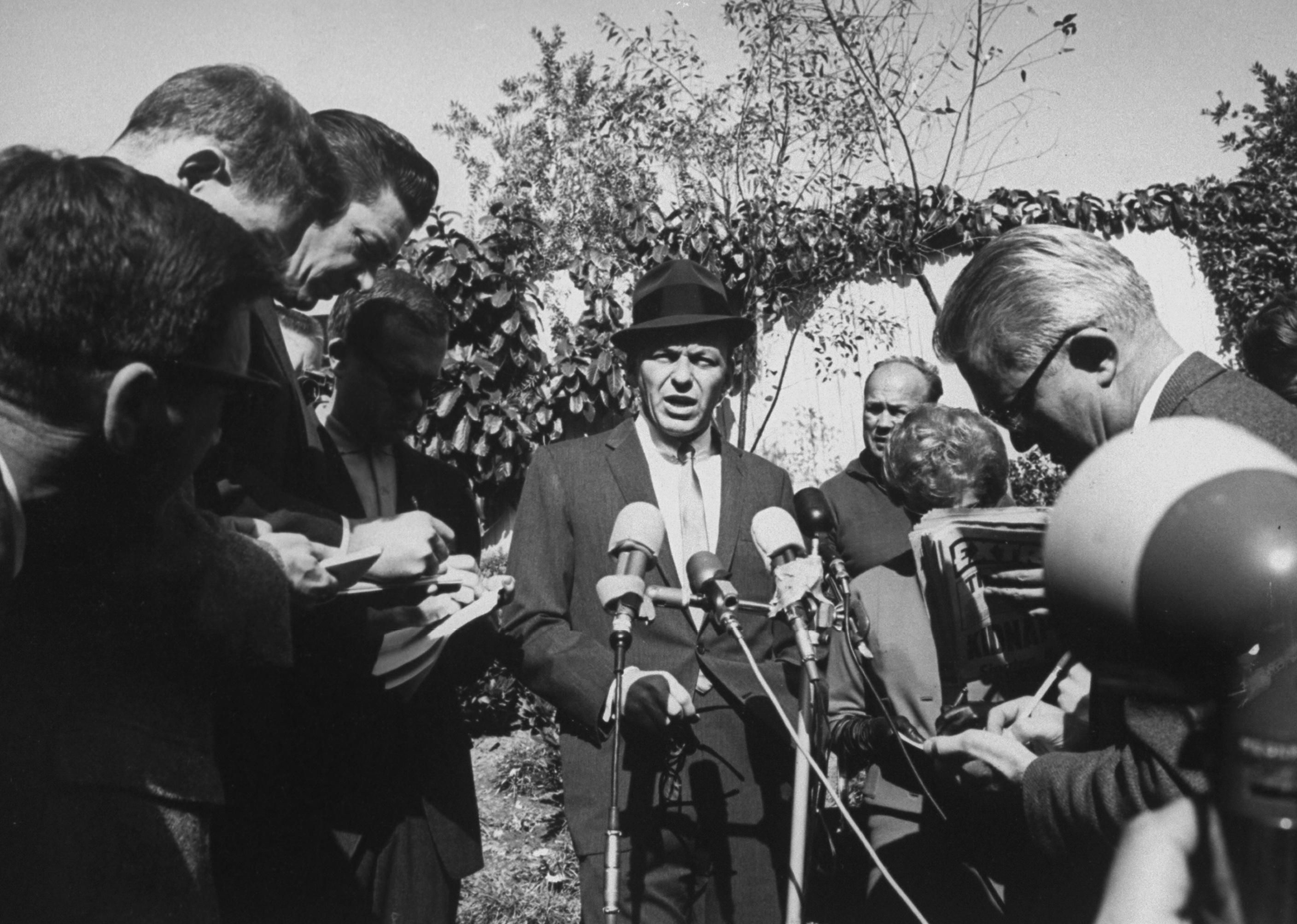 Frank Sinatra giving press conference on the kidnapping of his son Frank Jr.