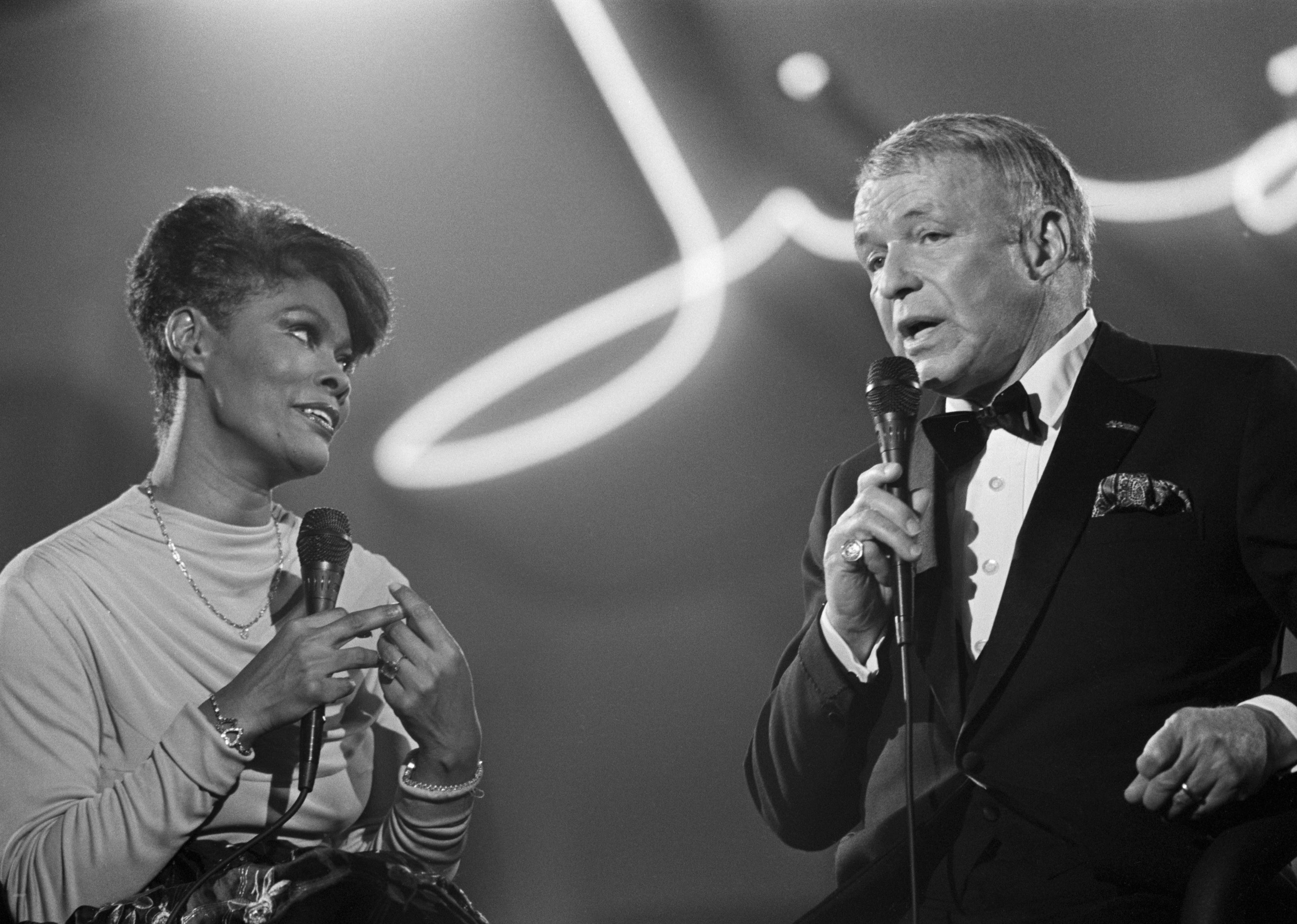Dionne Warwick and Sinatra Singing a duet.