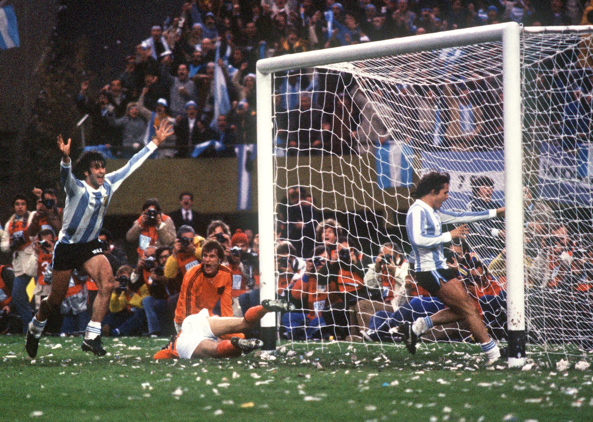 Argentinian midfielder Mario Kempes celebrates his goal during the World Cup soccer final.
