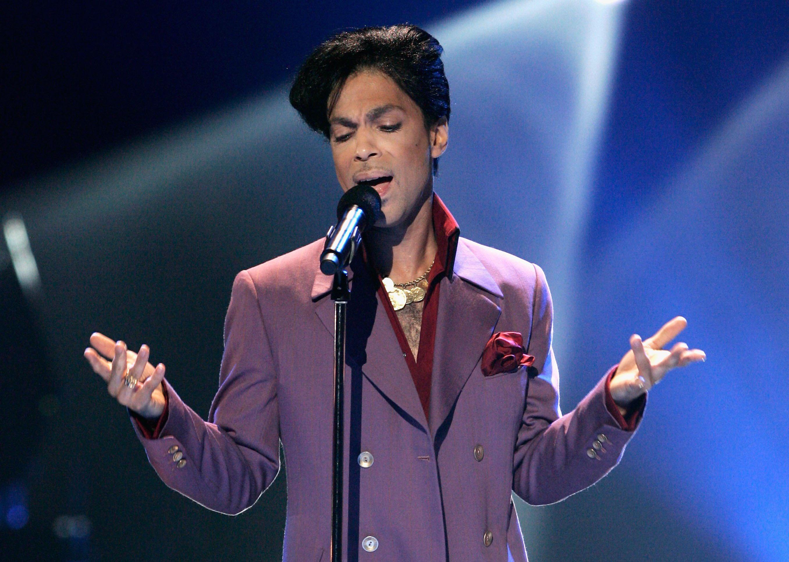 Prince performs onstage during the American Idol Season 5 Finale.