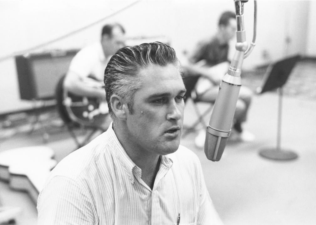 Charlie Rich in recording studio.