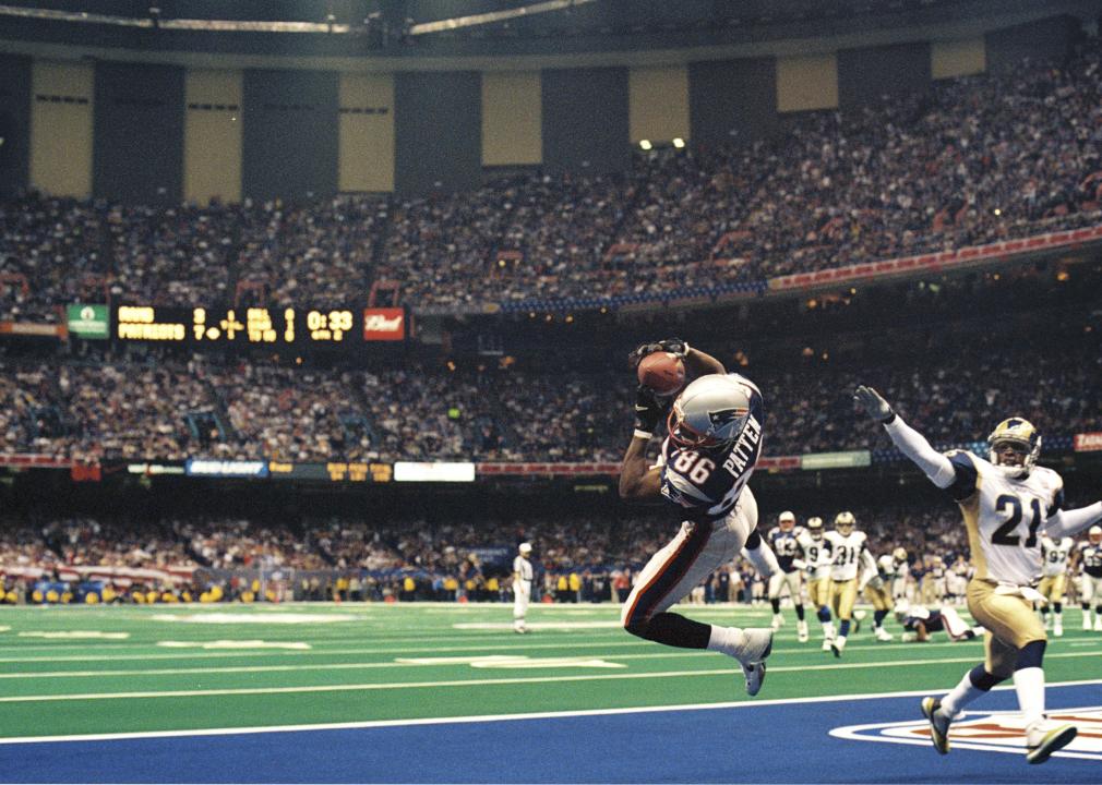 David Patten catches ball in the Super Bowl XXXVI game of the New England Patriots versus the St. Louis Rams.