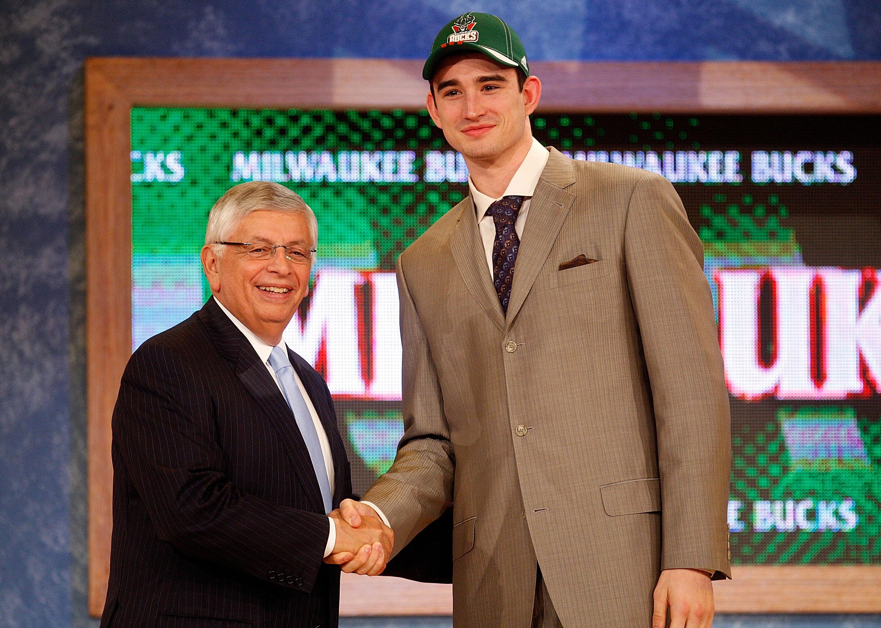 NBA Commissioner David Stern shakes hands with Joe Alexander during the 2008 NBA Draft.