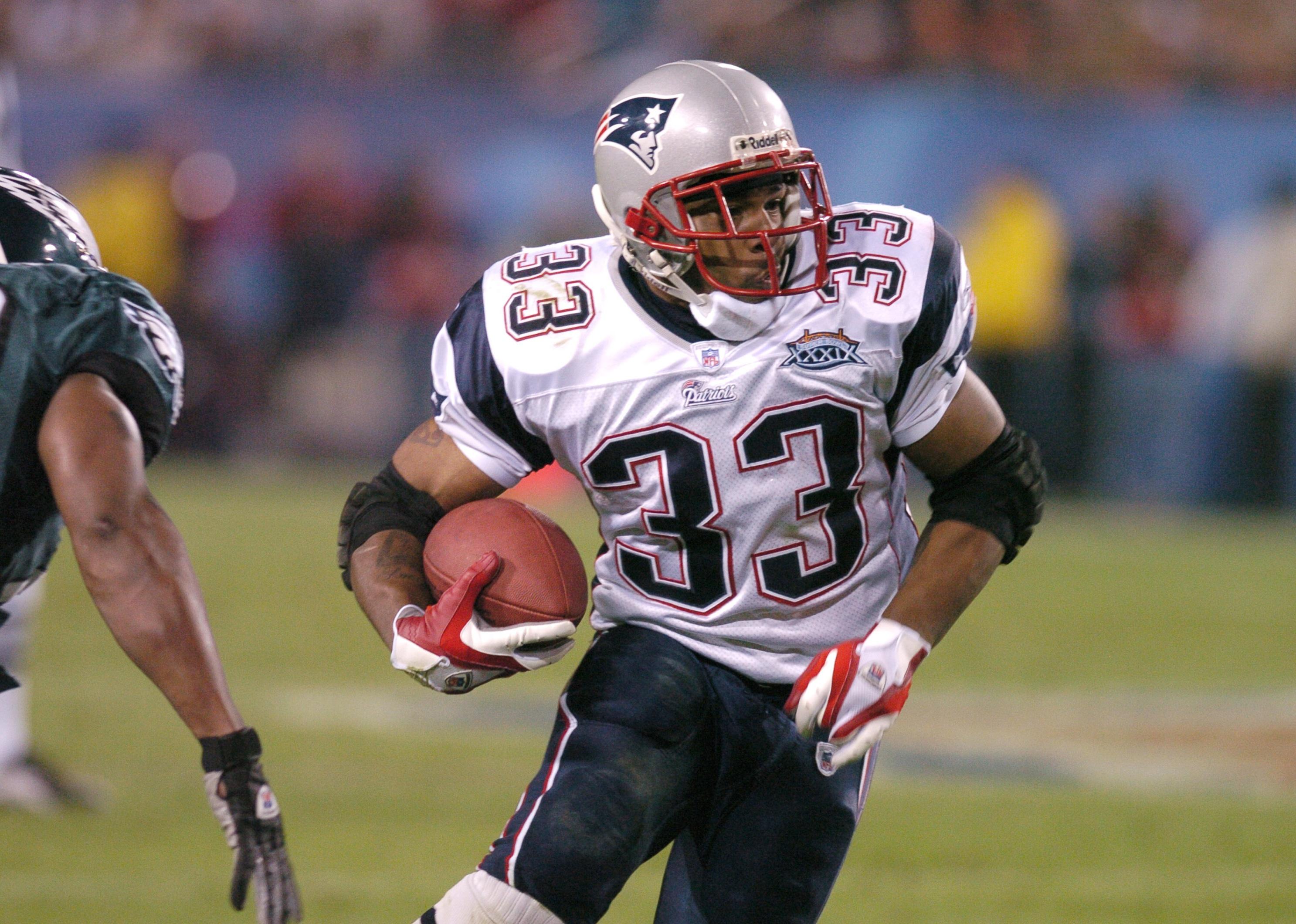 Kevin Faulk runs with the ball during Super Bowl XXXIX.