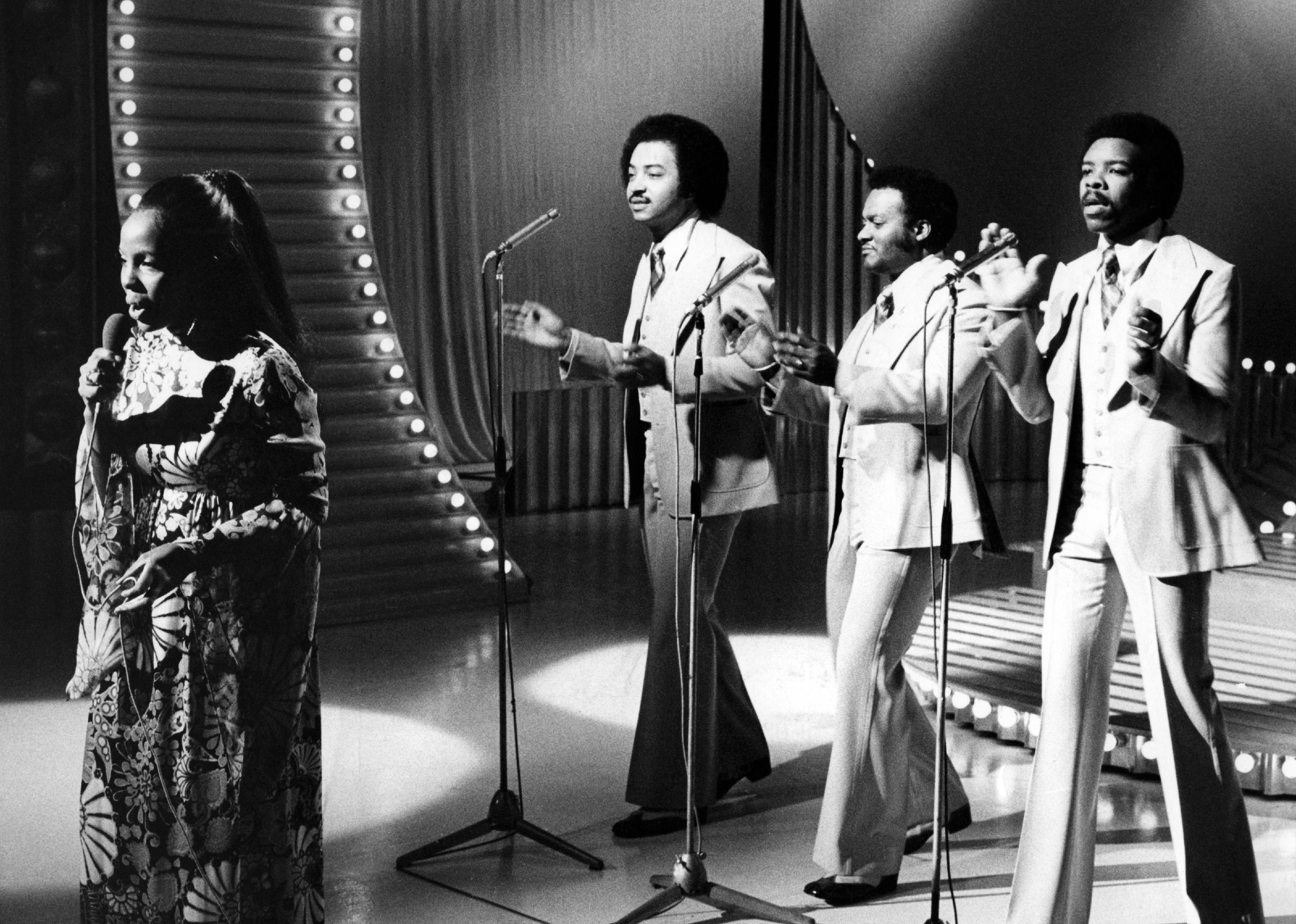 Photo of Gladys Knight and the Pips performing.