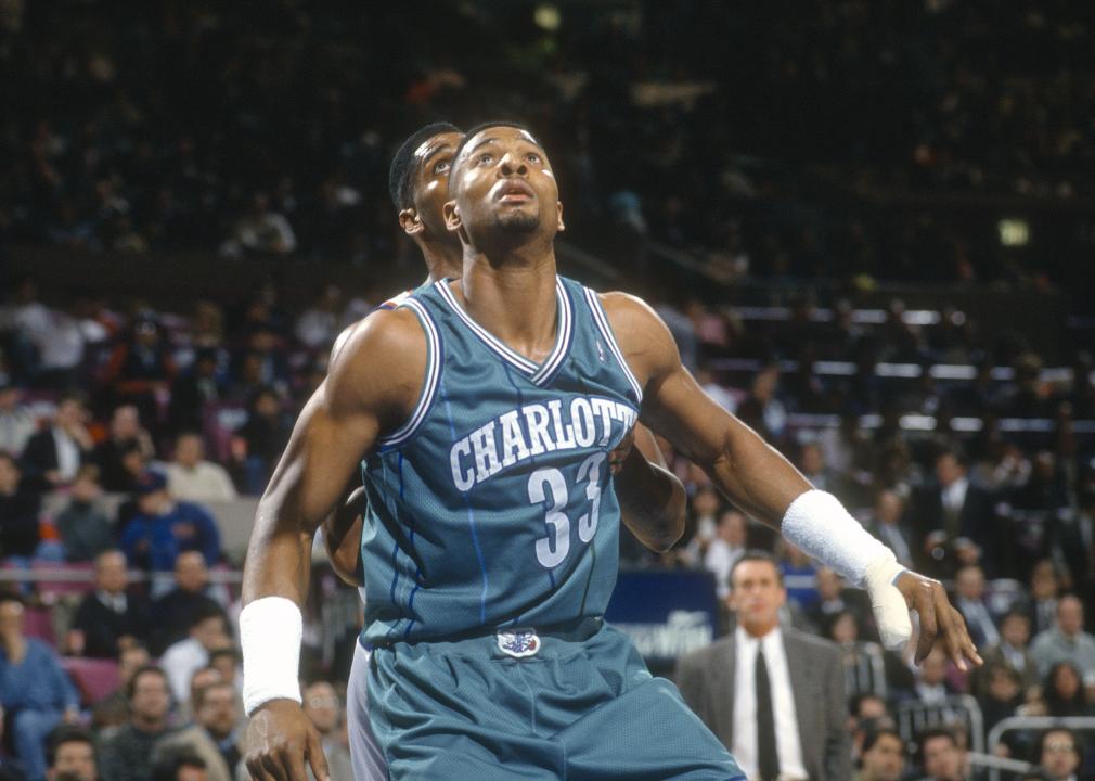 Alonzo Mourning of the Charlotte Hornets in action against the New York Knicks.