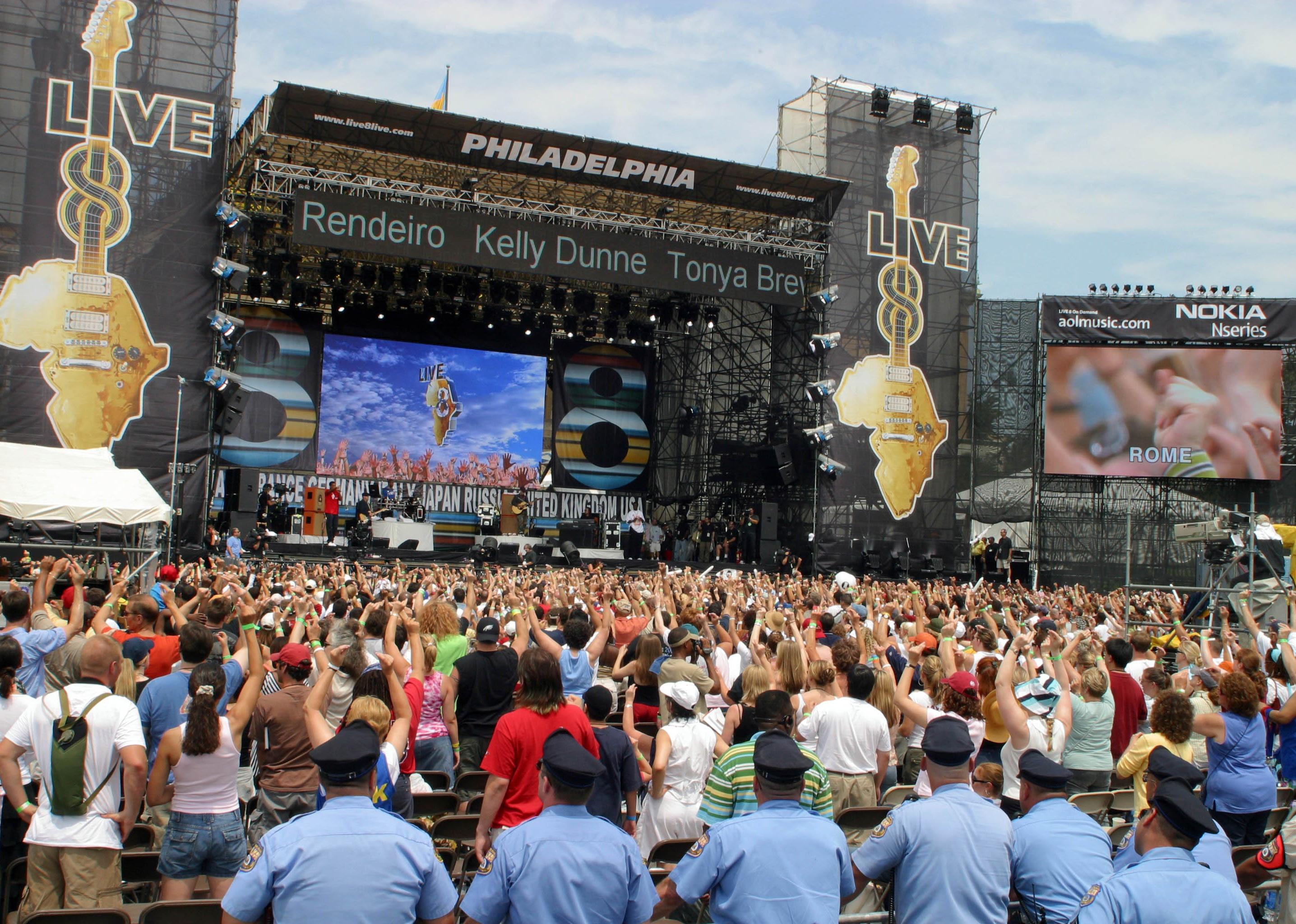 Photo of LIVE 8, crowds & stage in Philadelphia.