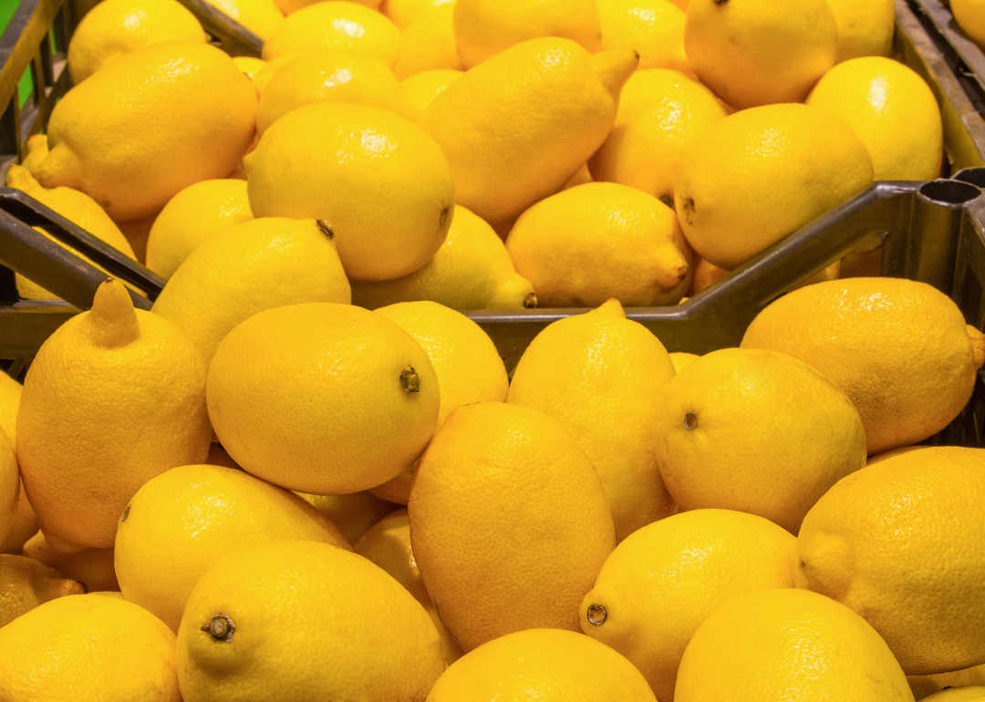 A display of lemons at a grocery store.