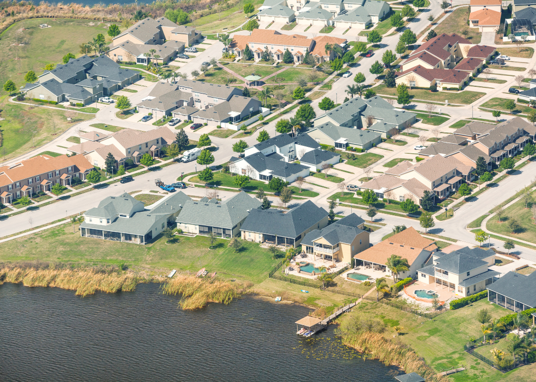 Large homes in an Orlando neighborhood.