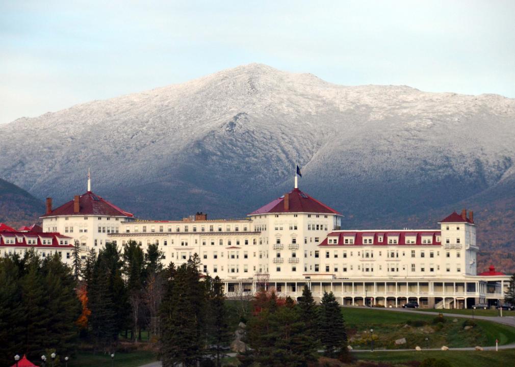 croppedMountWashingtonHotelResortBrettonWoodsNewHampshireJPG