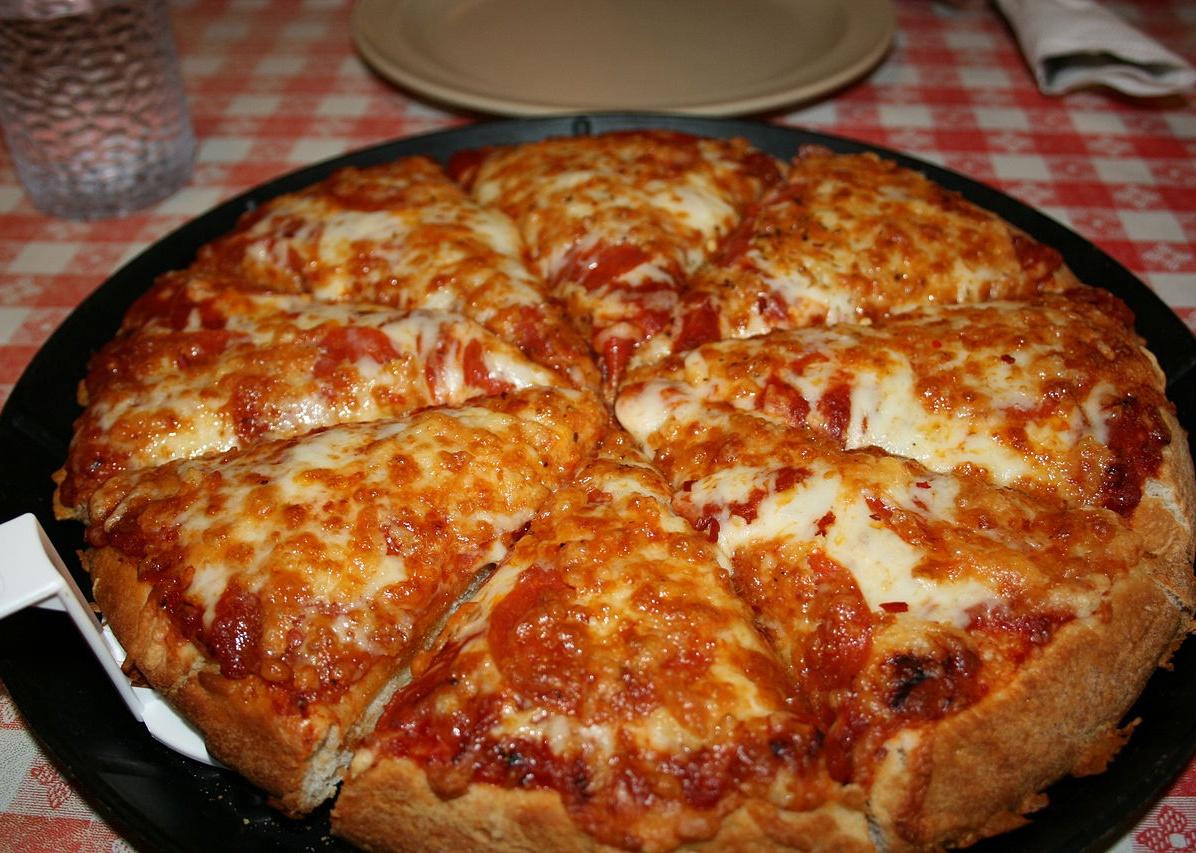 A cheese pizza.