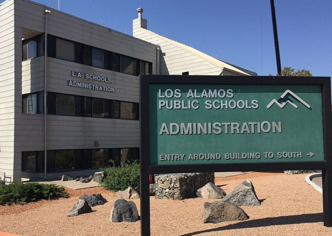 A gray school with a green Los Alamos sign in front.
