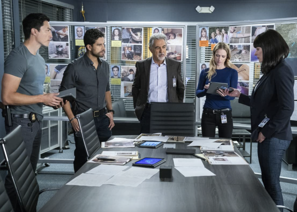 Joe Mantegna, Paget Brewster, A.J. Cook, Adam Rodriguez, and Daniel Henney in "Criminal Minds"