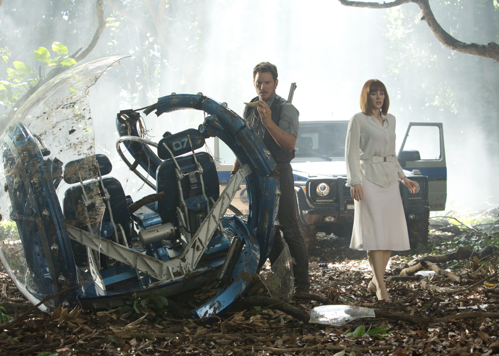 Bryce Dallas Howard and Chris Pratt in "Jurassic World"