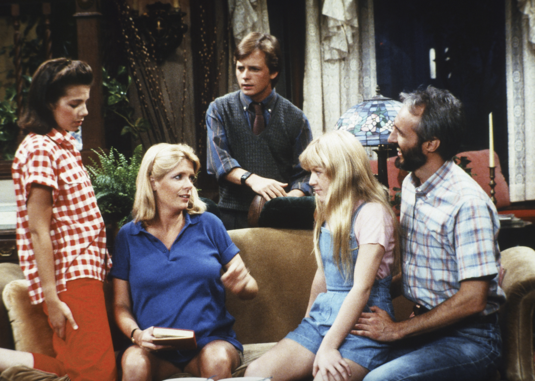 Michael J. Fox, Justine Bateman, Meredith Baxter, Tina Yothers, and Michael Gross in "Family Ties"
