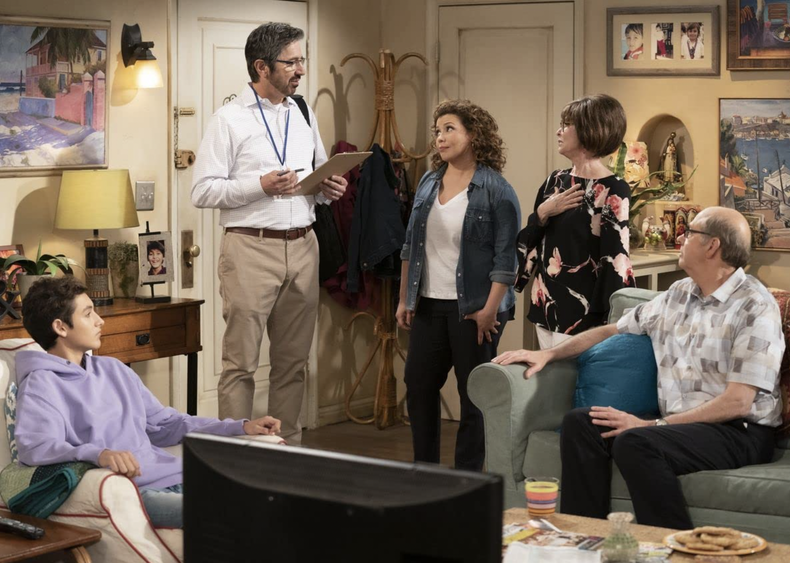 Rita Moreno, Ray Romano, Justina Machado, Stephen Tobolowsky, and Marcel Ruiz in "Checking Boxes"