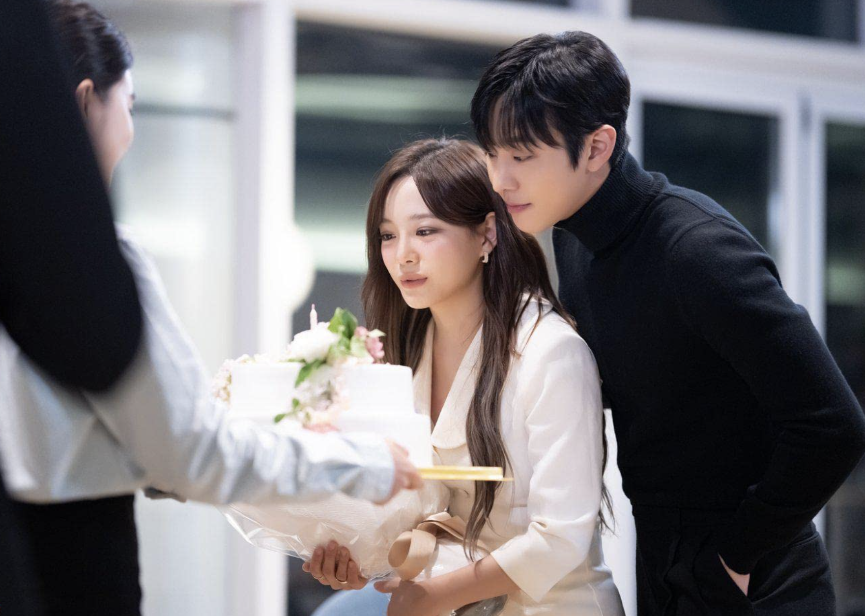 Ahn Hyo-Seop and Se-Jeong Kim in "Business Proposal."