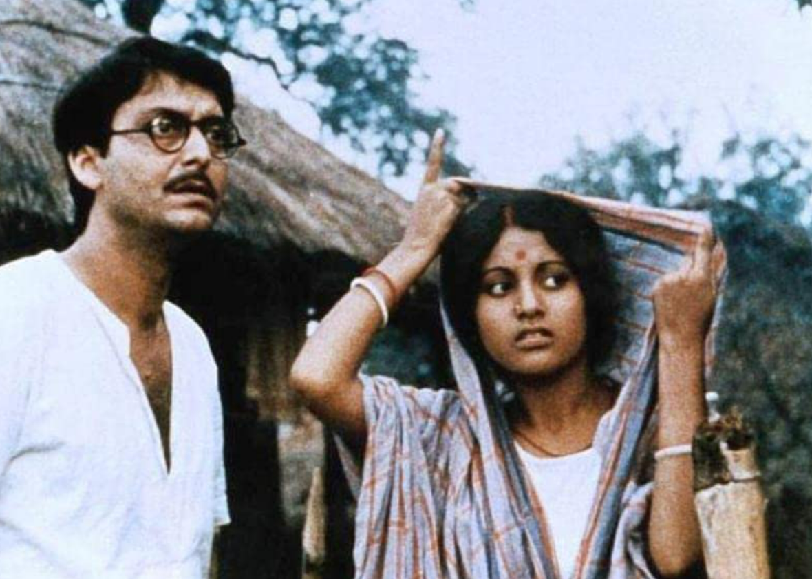 Soumitra Chatterjee and Bobita in a scene from "Distant Thunder".