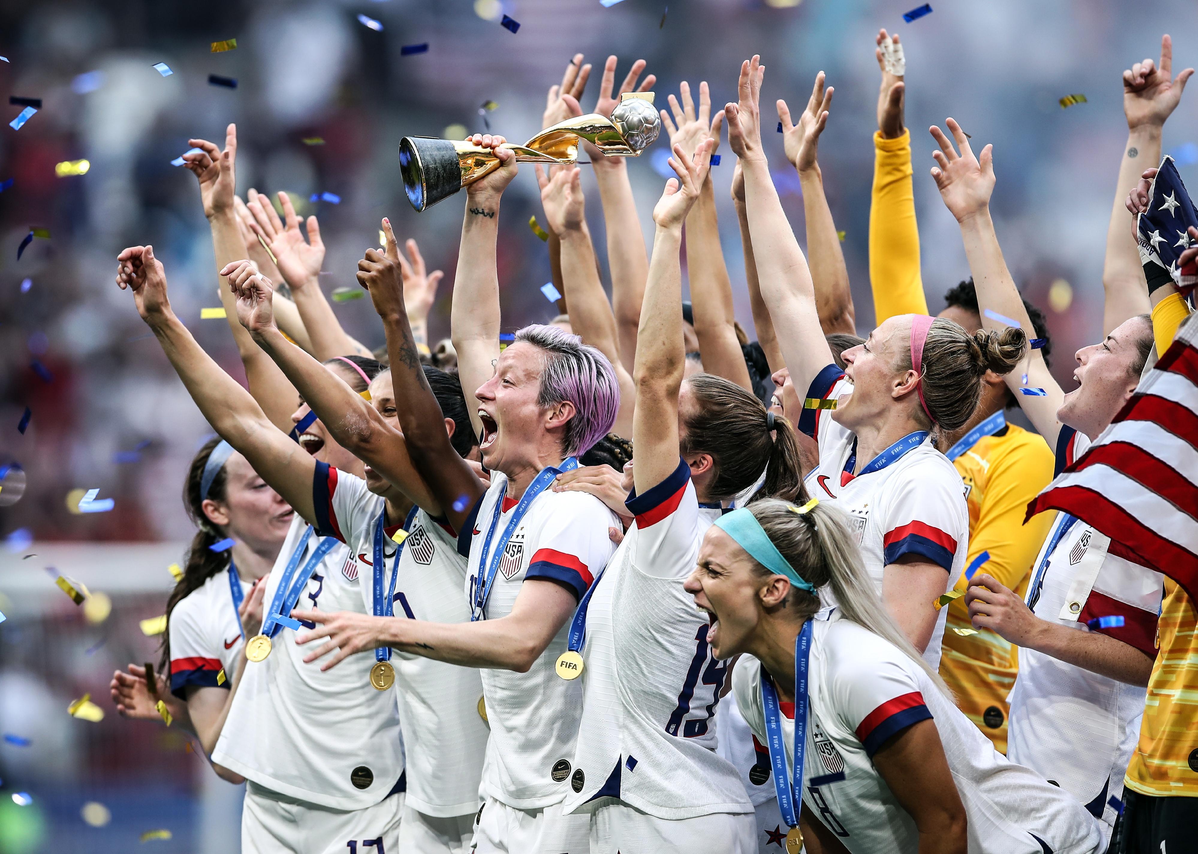 World team cup. Футболистка США. Командная победа. Победа команды. Франция отмечает ЧМ по футболу женщины.