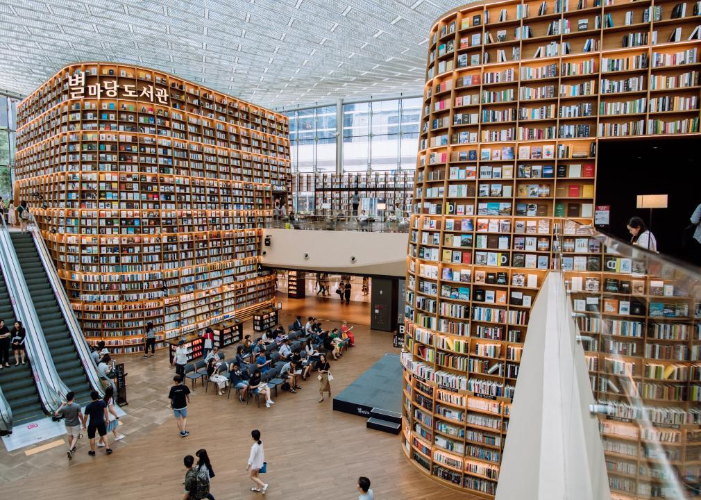 16 Beautiful Libraries Around the World (Including Iowa!)