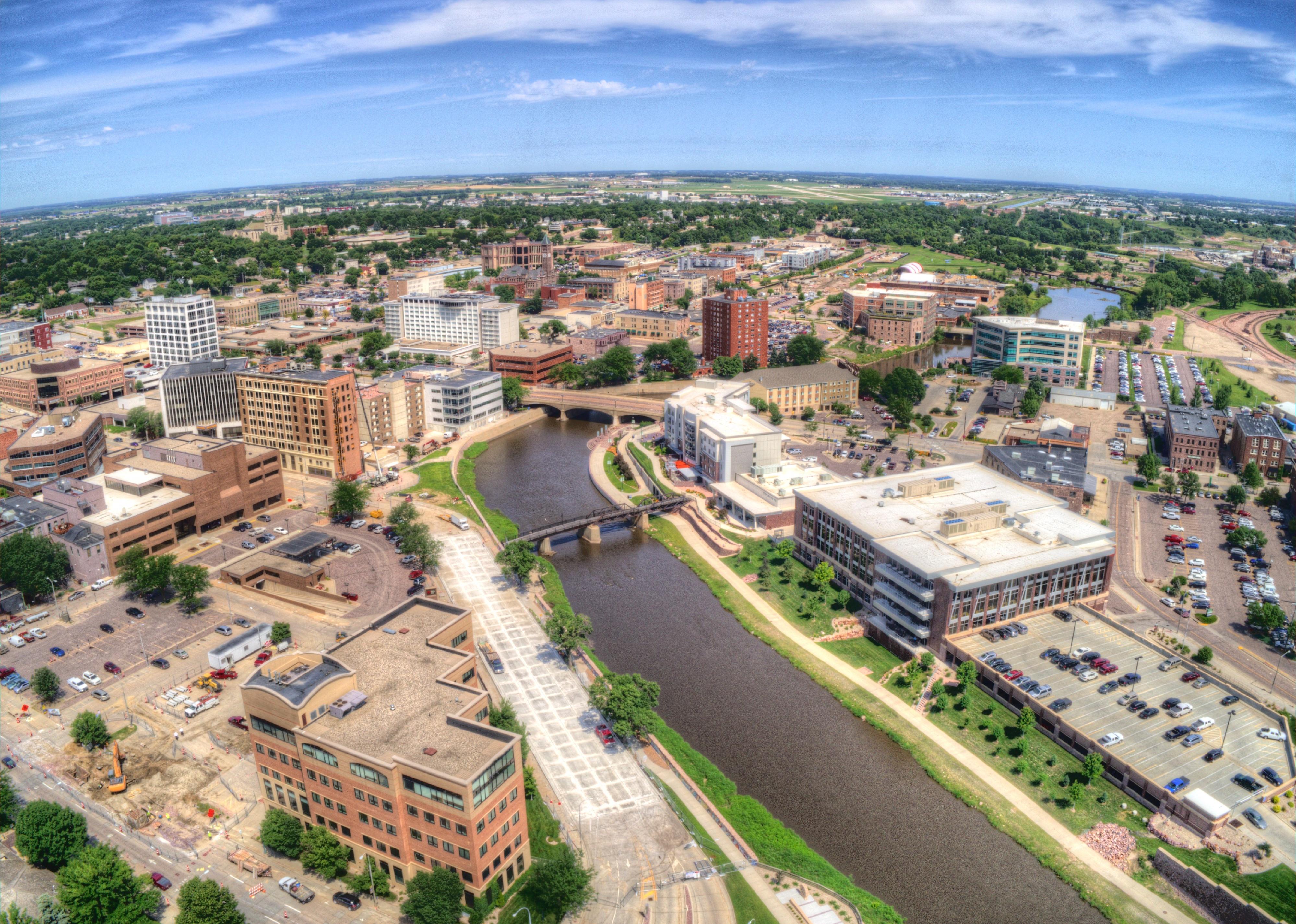 Summer aerial view of Sioux Falls