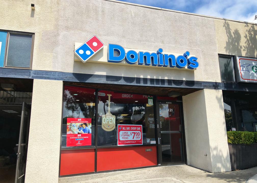 The front of a Domino's in a strip mall. 