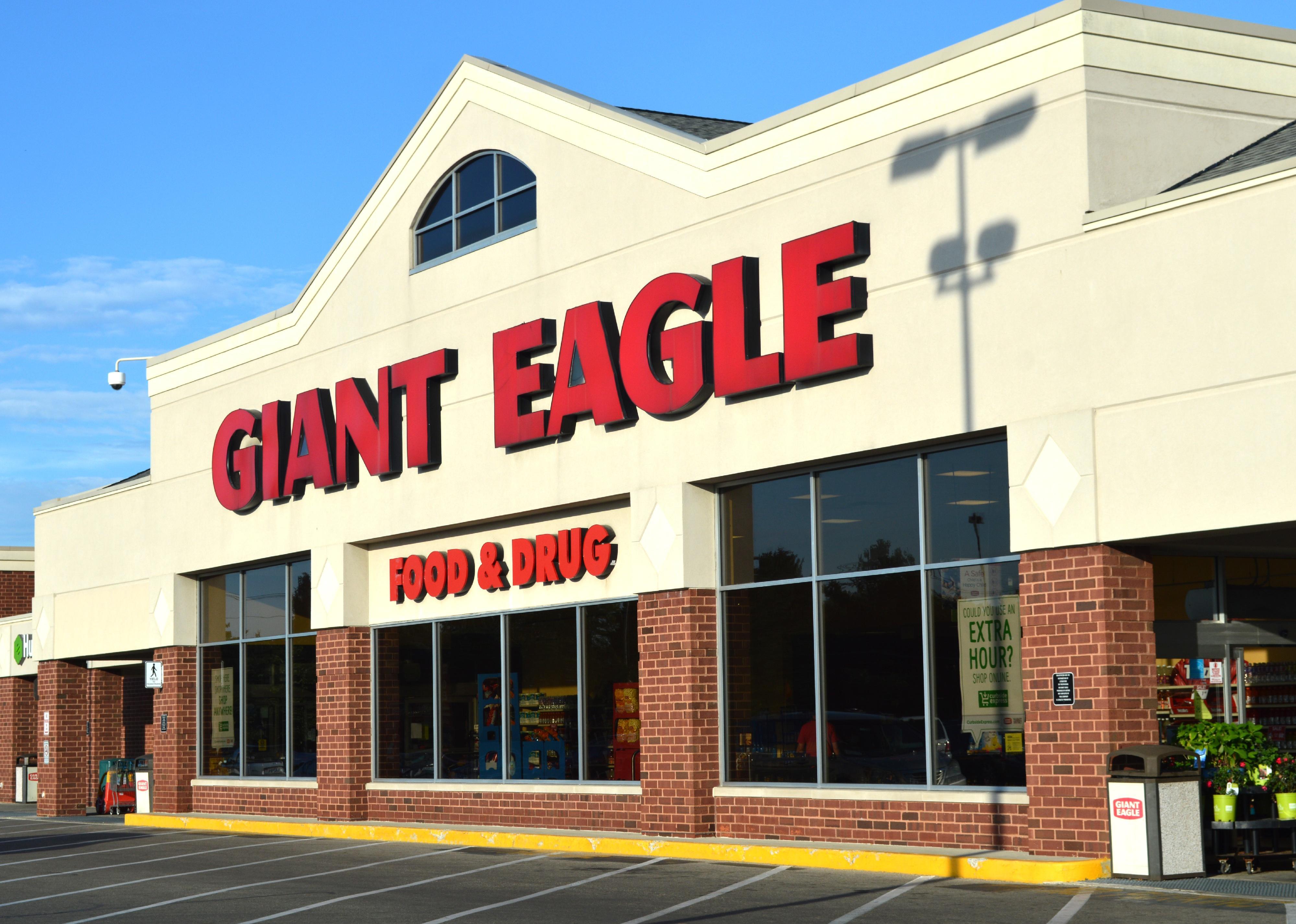 Giant Eagle storefront.