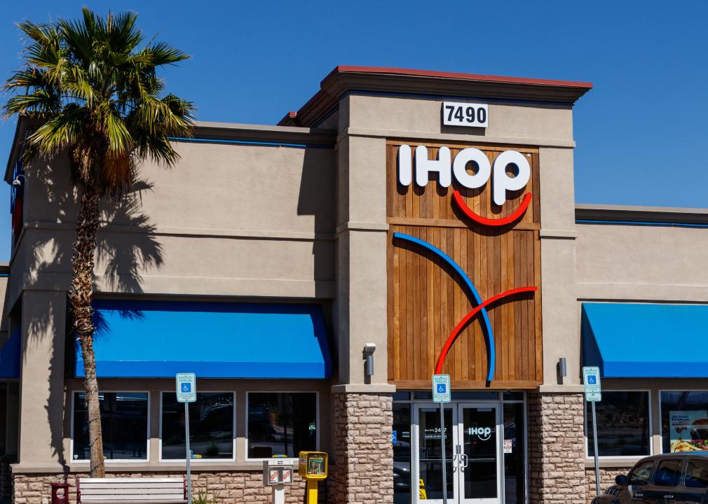 The front of an IHOP with a palm tree out front.