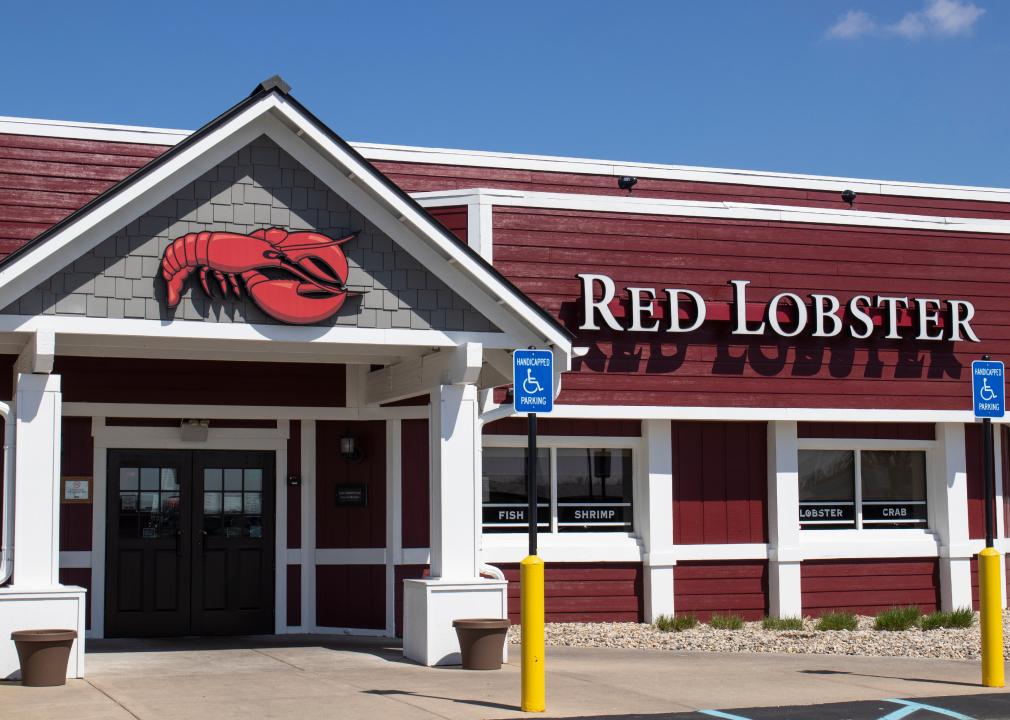 The exterior of a Red Lobster.