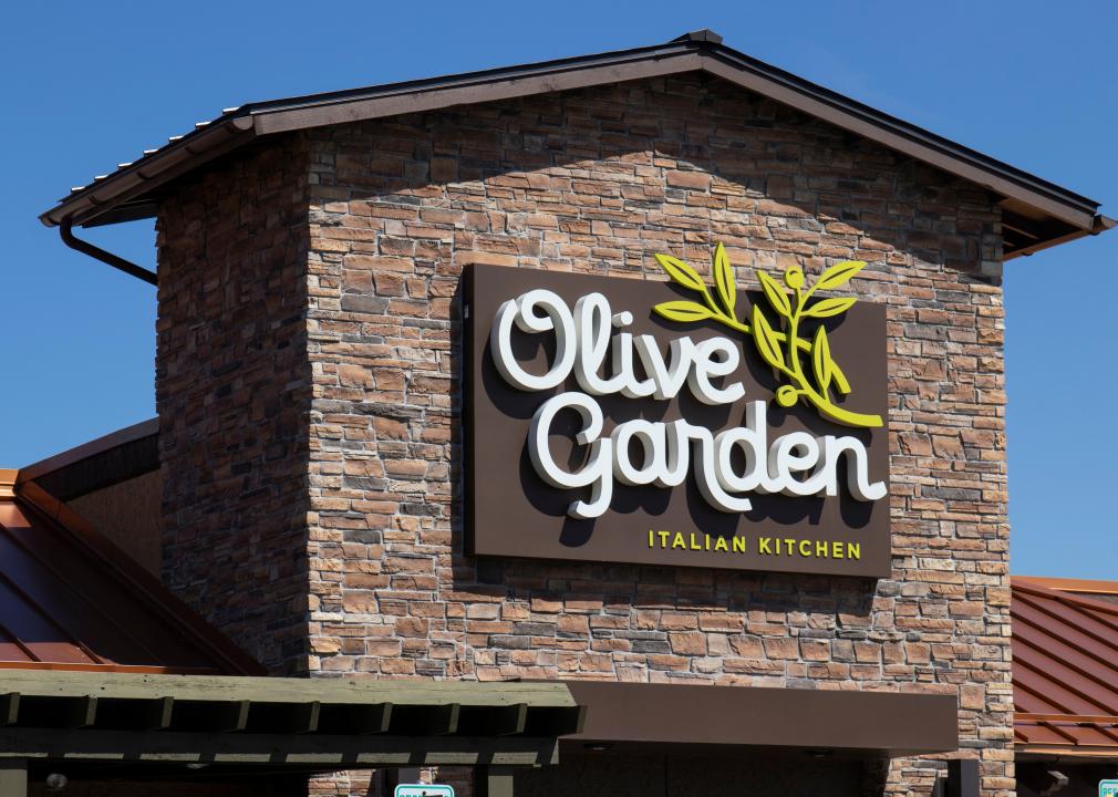 An Olive Garden Italian Restaurant exterior sign.