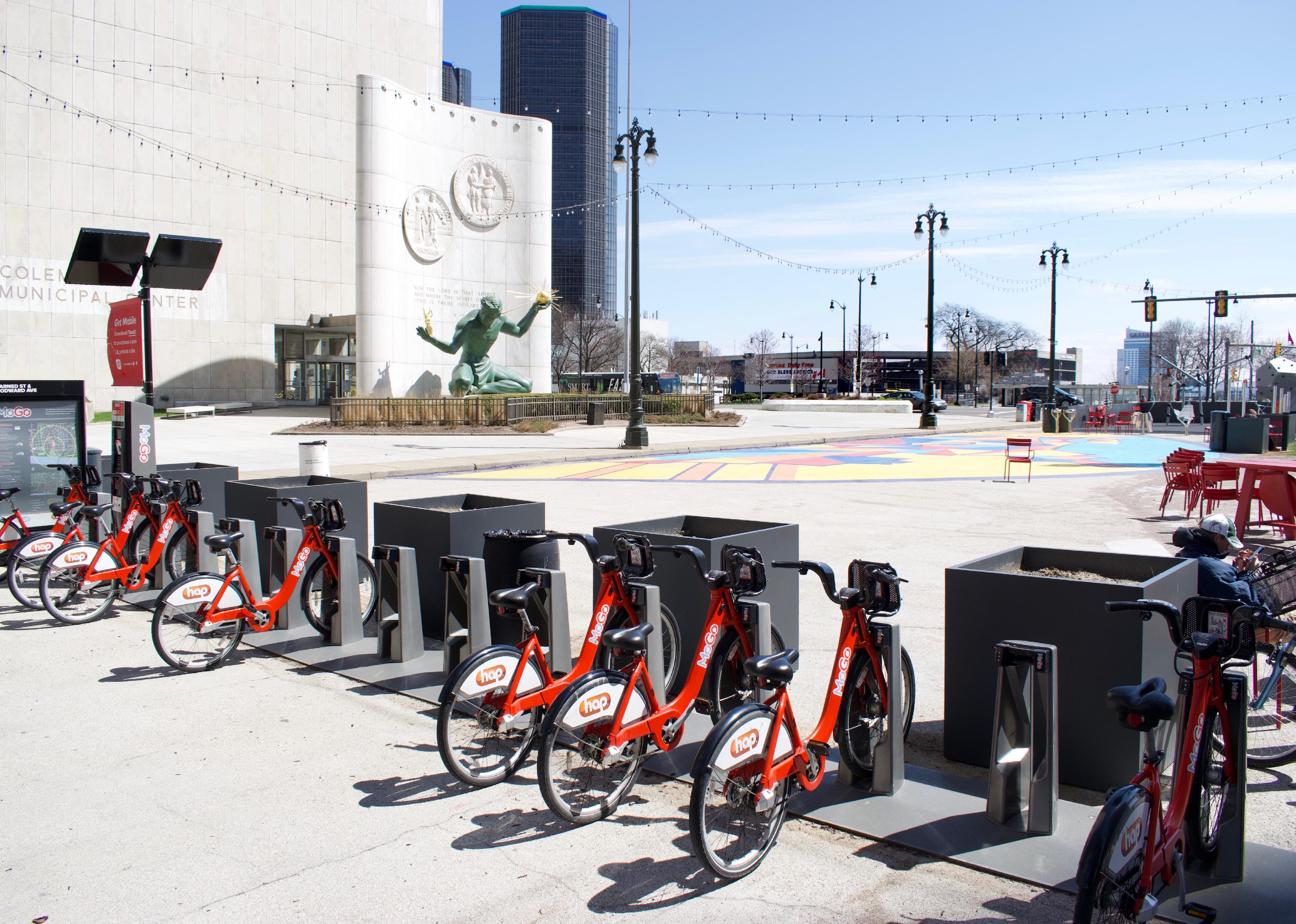  Detroit's "Spirit of Detroit" Plaza at midday with MoGo Bike Rentals