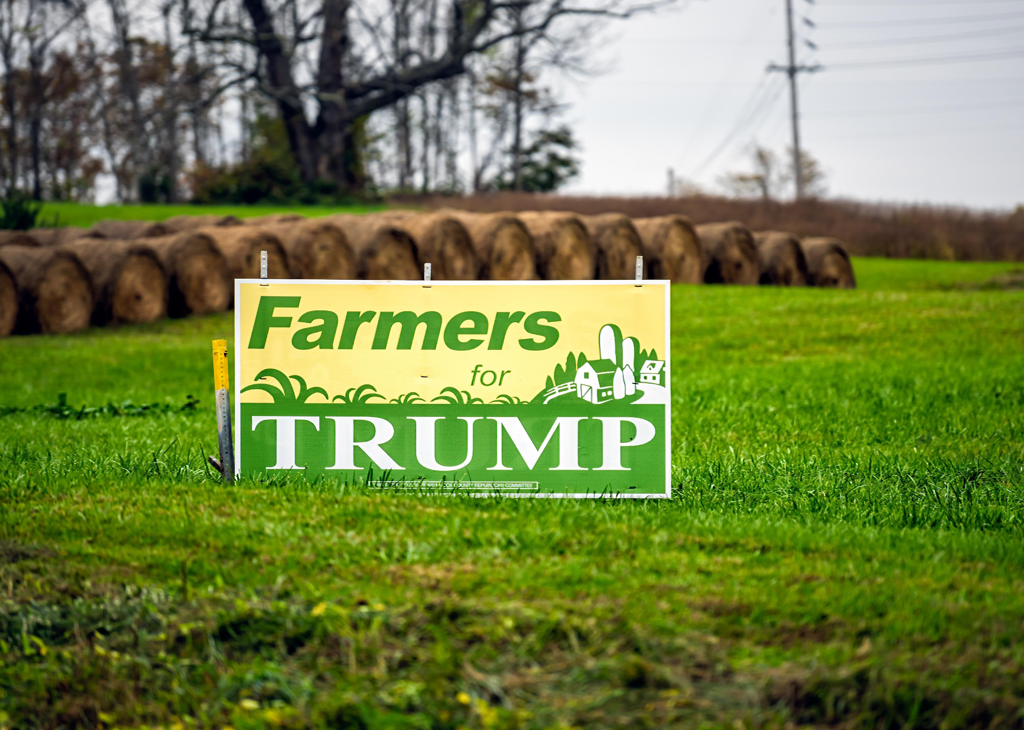 Farmers for Donald Trump green sign