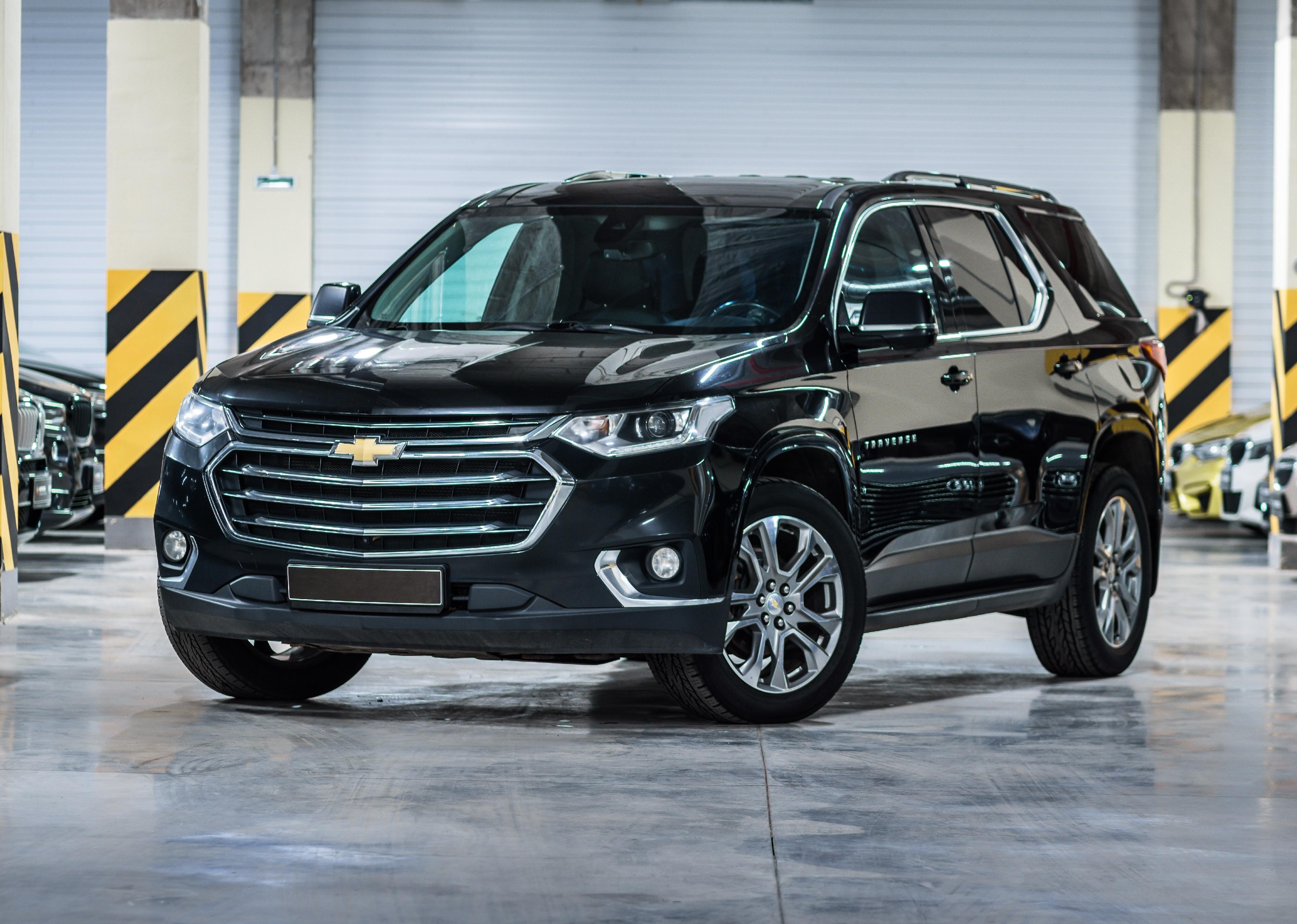 Chevrolet Traverse II front view.