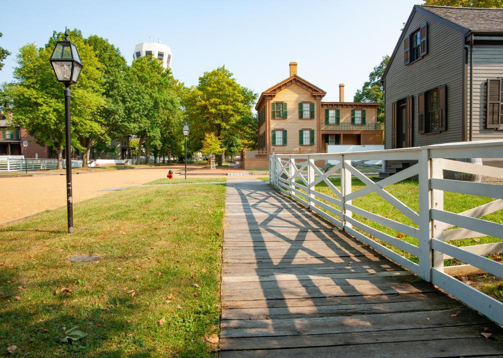 Wooden footpath leading along street with white fence in New Salem, Springfield, Illinois