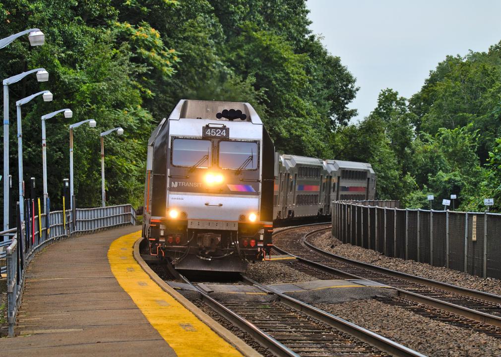New Jersey Transit Transit departing from Hohokus station.