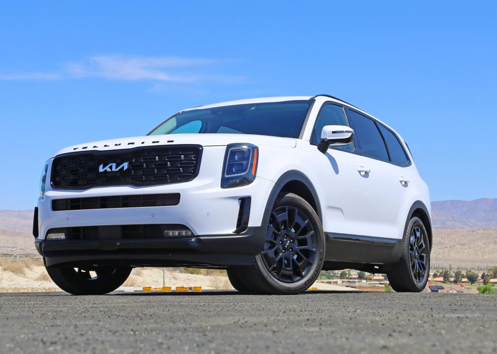 A Kia Telluride SX V6 RWD stopped on a road with a blue sky behind it.