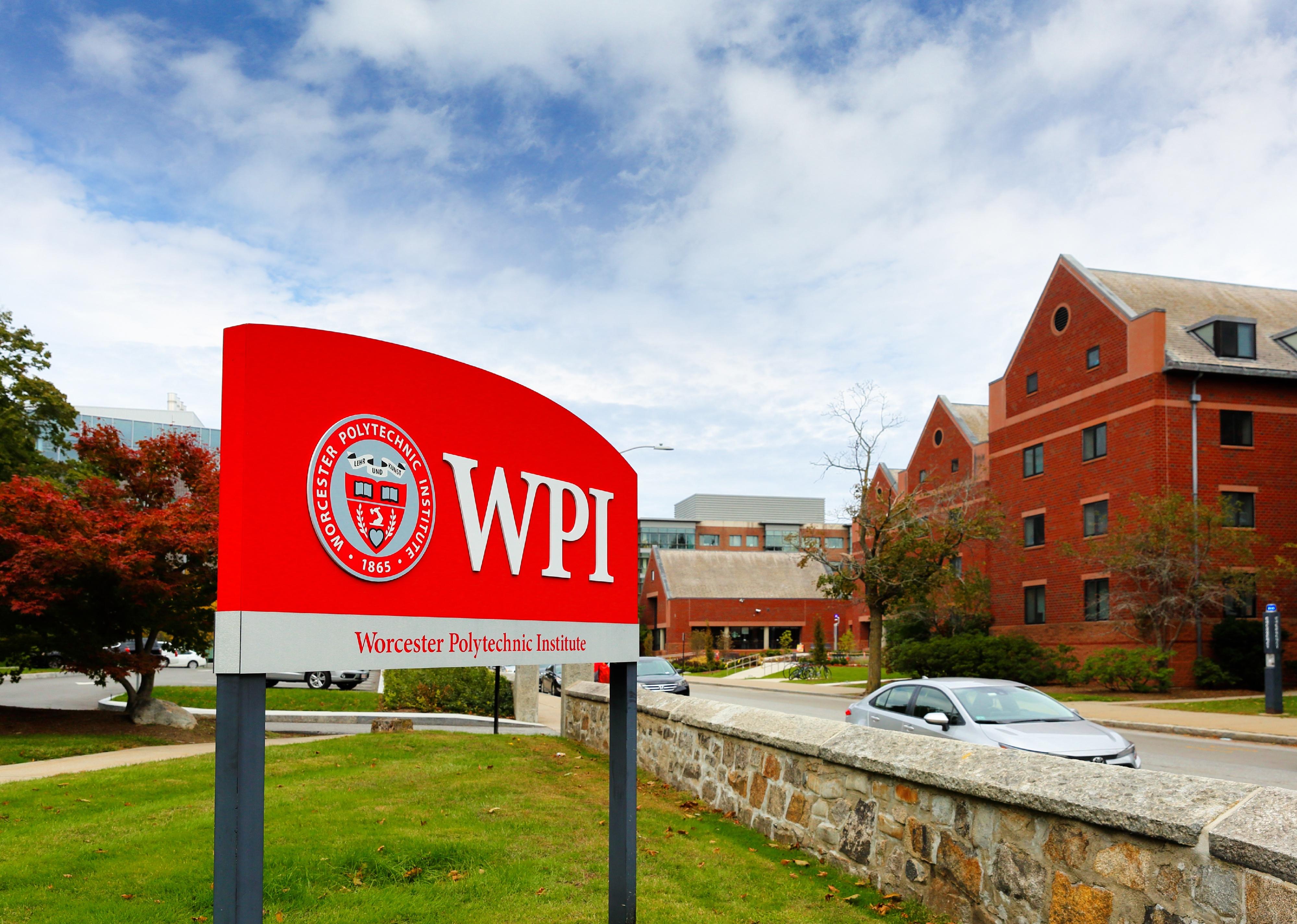 The entrance sign of Worcester Polytechnic Institute.