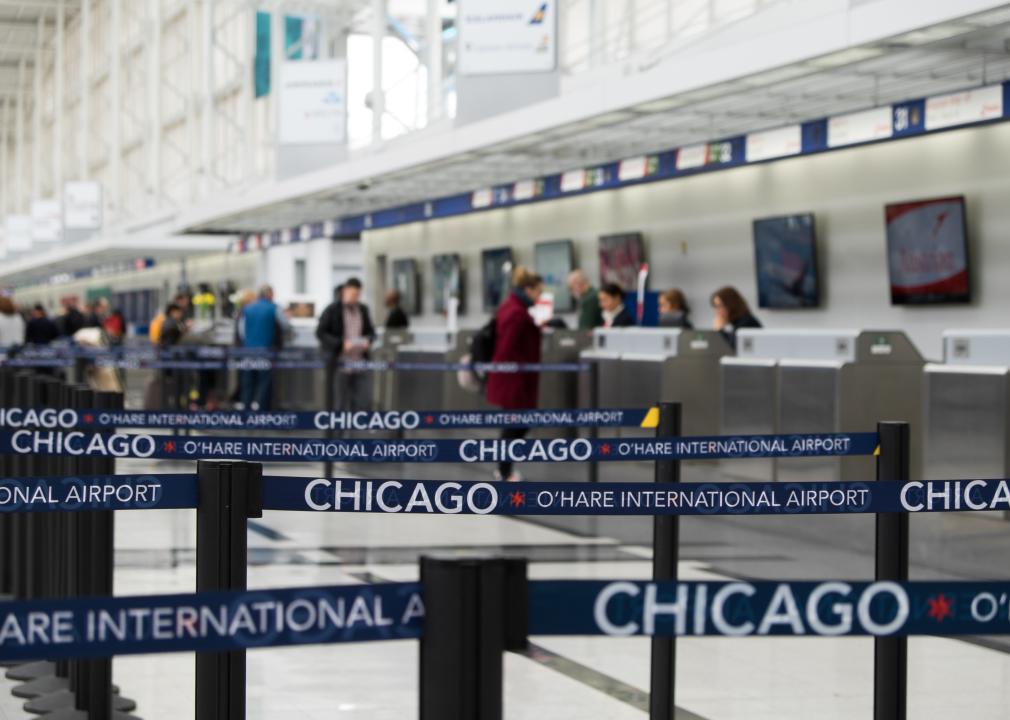 Chicago O'Hare check-in counter and lines.