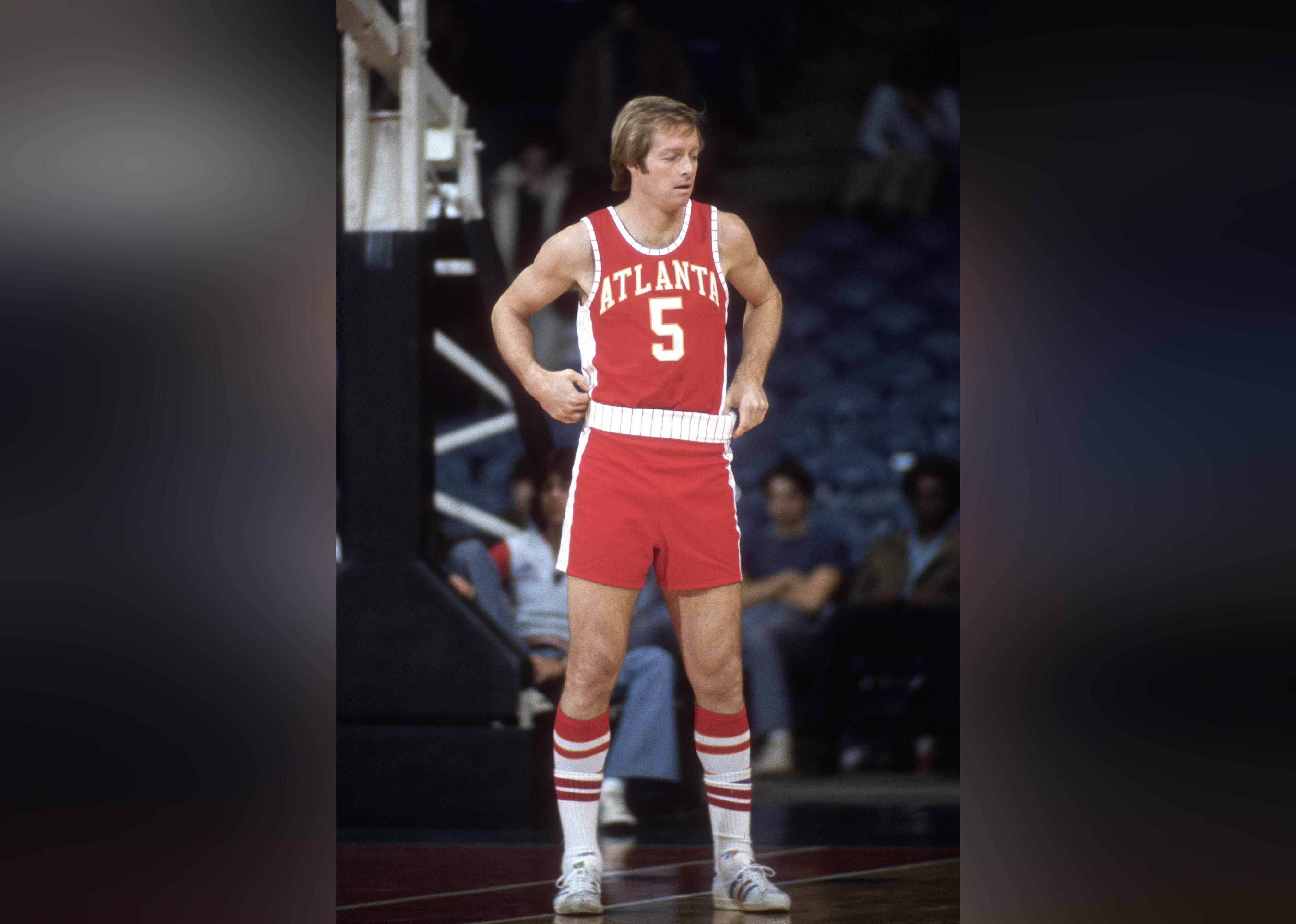 Tom Van Arsdale of the Atlanta Hawks looks on during a basketball game circa 1975.