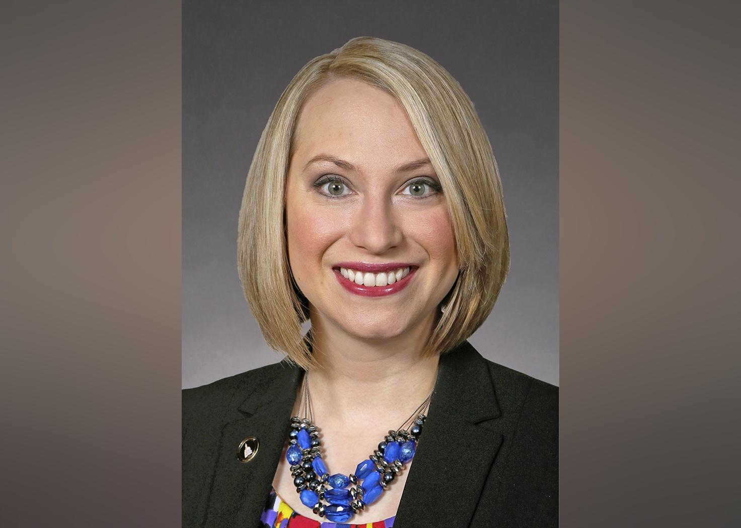 Iowa State Representative Liz Bennett official portrait.