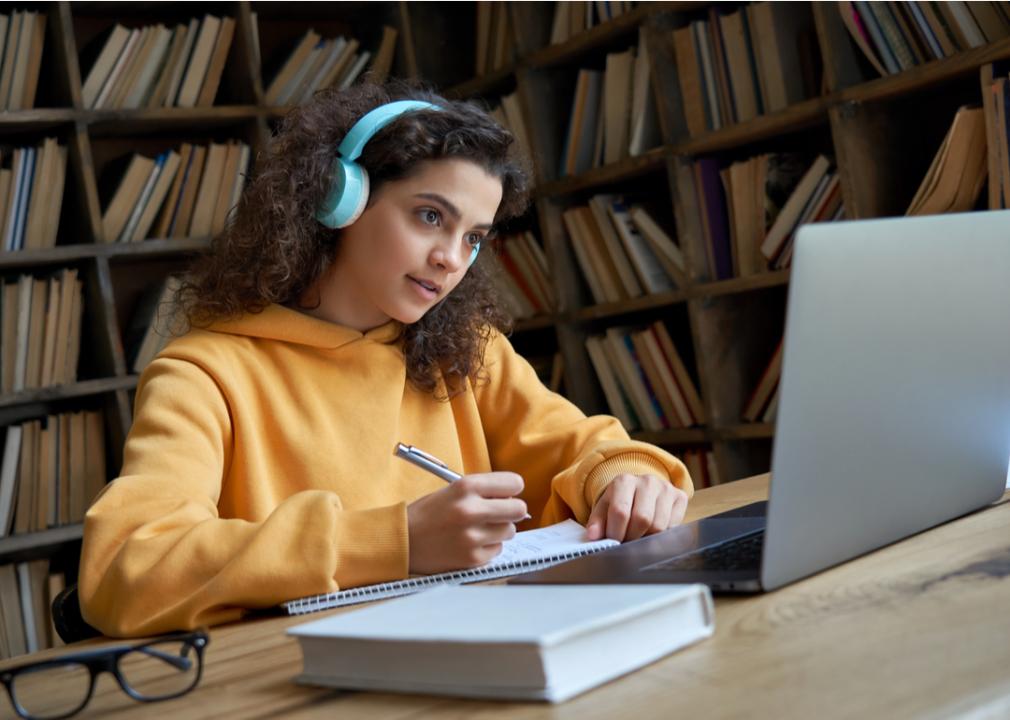 A hispanic woman taking a class online